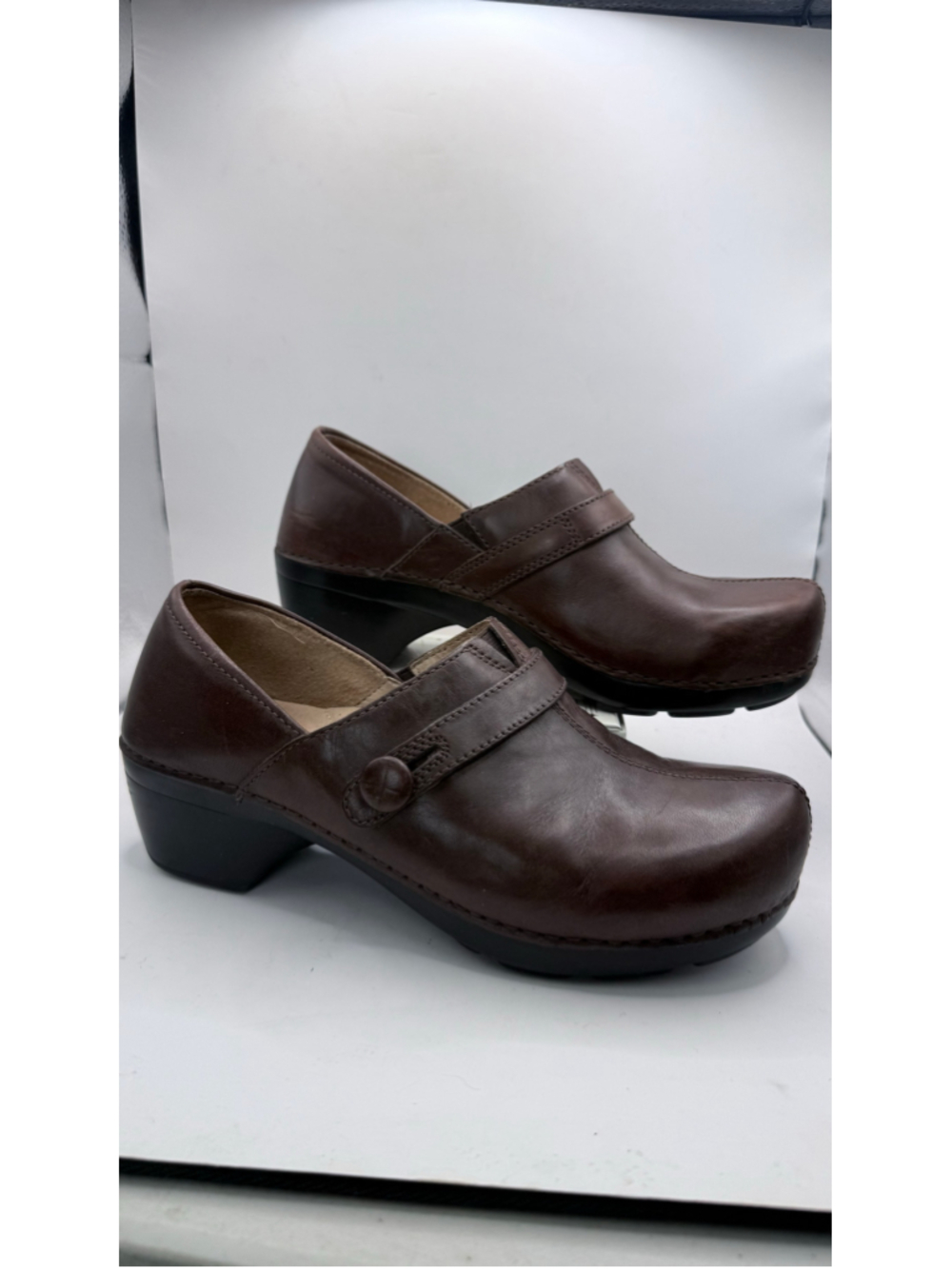 Women's Dansko Leather Clogs Brown Size 39 (8 or 8.5)